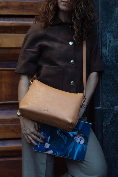 Handmade Full Grain Leather Crossbody Bag: Elegant Italian Handbag
