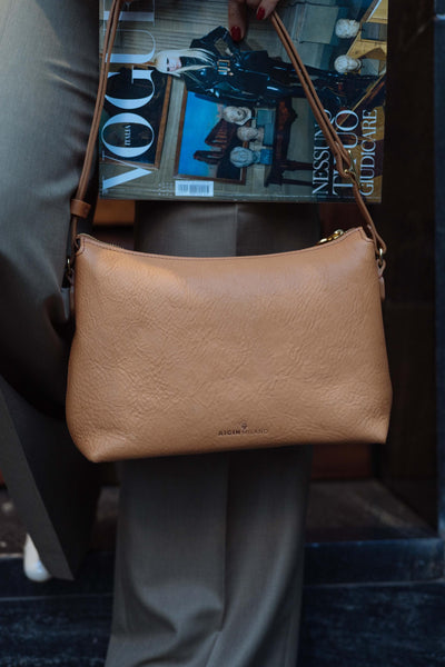Handmade Full Grain Leather Crossbody Bag: Elegant Italian Handbag