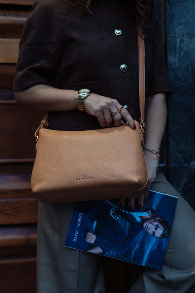 Handmade Full Grain Leather Crossbody Bag: Elegant Italian Handbag