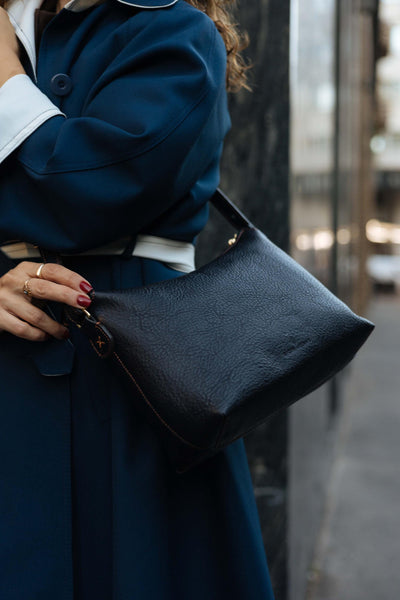 Handmade Full Grain Leather Crossbody Bag: Elegant Italian Handbag
