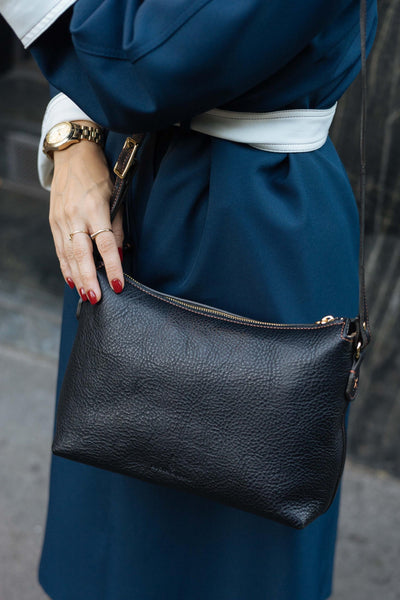 Handmade Full Grain Leather Crossbody Bag: Elegant Italian Handbag