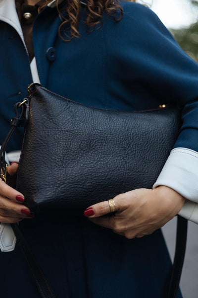 Handmade Full Grain Leather Crossbody Bag: Elegant Italian Handbag
