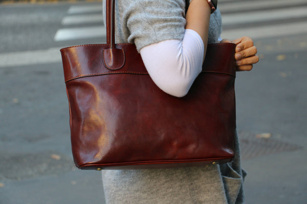 LEATHER HANDBAG