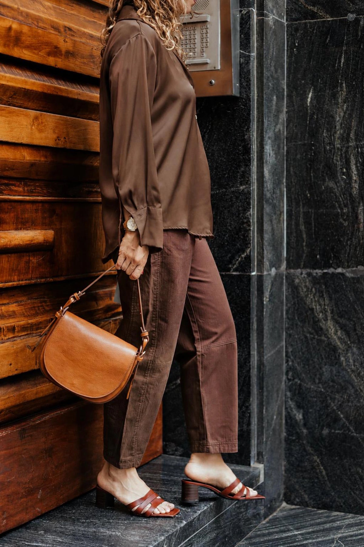 Shaped in Leather – Crossbody Bag