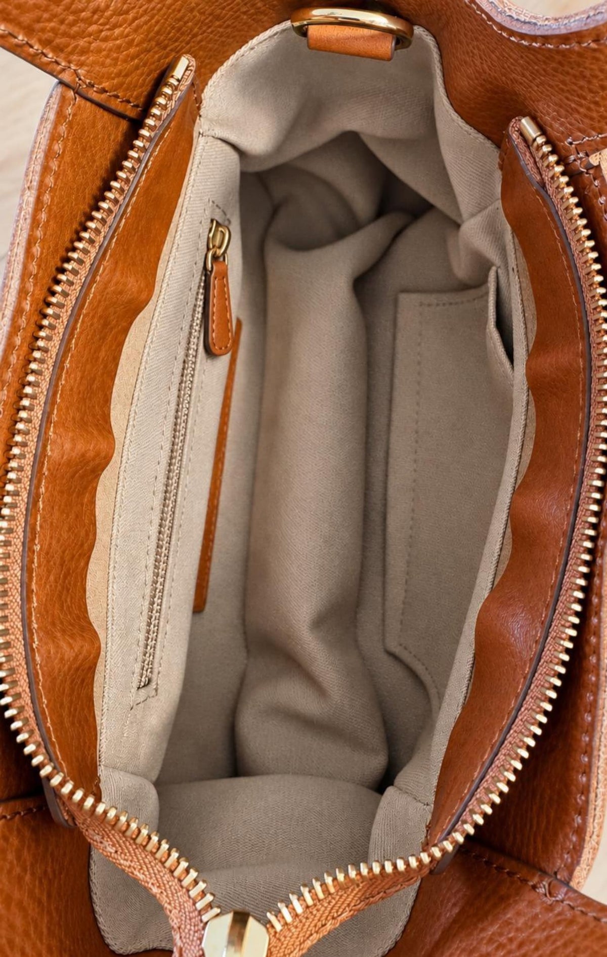 Leather in Motion – Small Bag