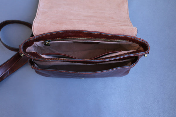 Handmade Italian Leather Crossbody Bag: Elegant Messenger Handbag