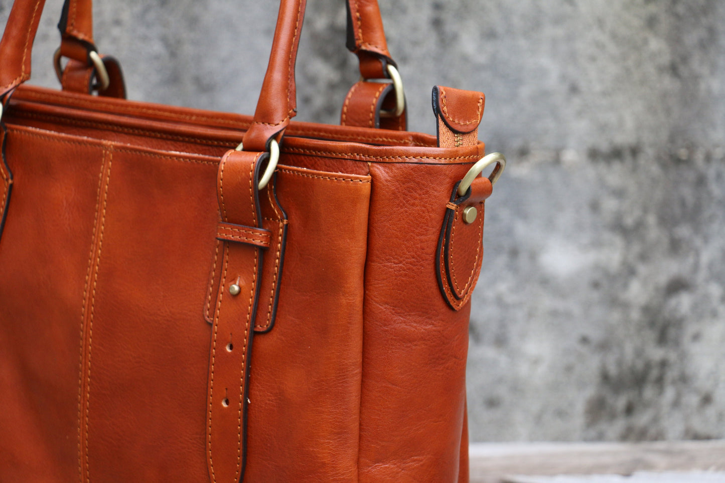 Handmade Leather Handbag: Elegant Italian Leather Tote Bag