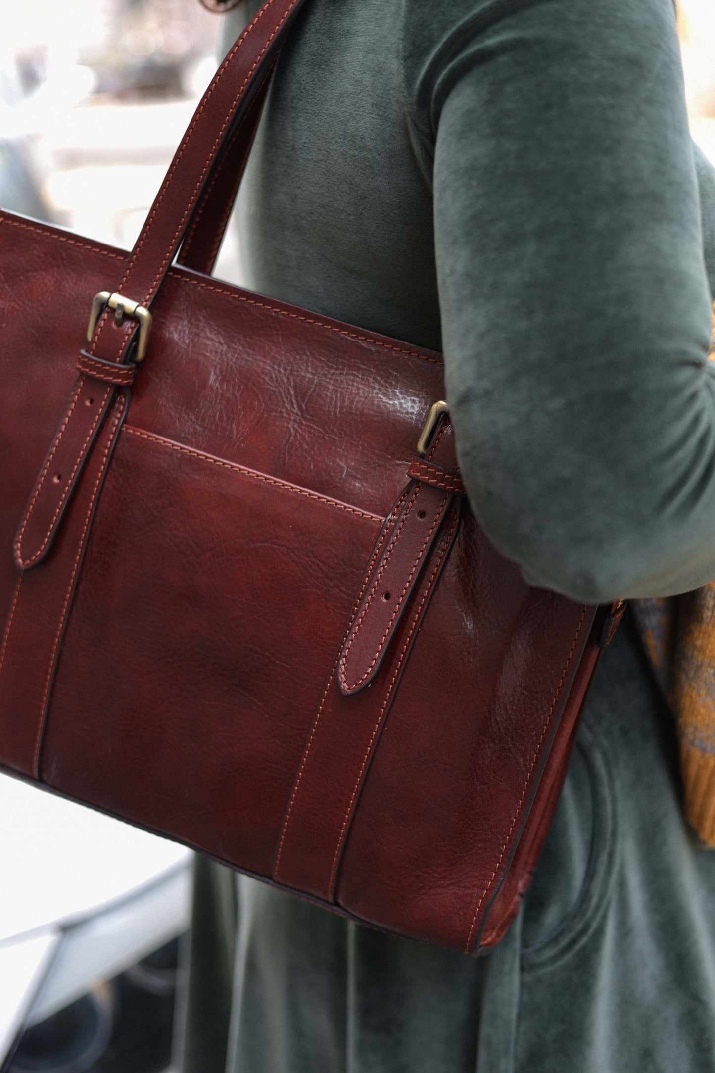 Handmade Italian Leather Handbag: Tuscany Crafted Everyday Bag