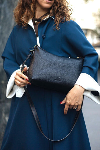 Handmade Full Grain Leather Crossbody Bag: Elegant Italian Handbag