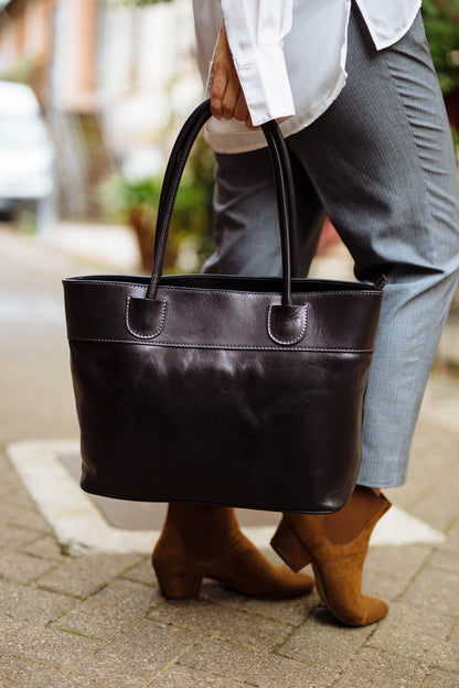 LEATHER HANDBAG